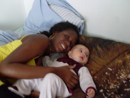 Ce pti bou chou s'apel A�lia c la file � Sarah