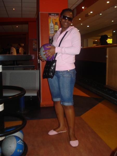 LONDON (Bowling time)