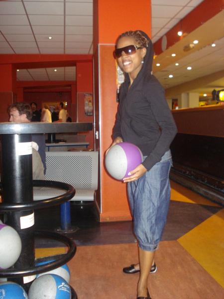 LONDON (Bowling time)